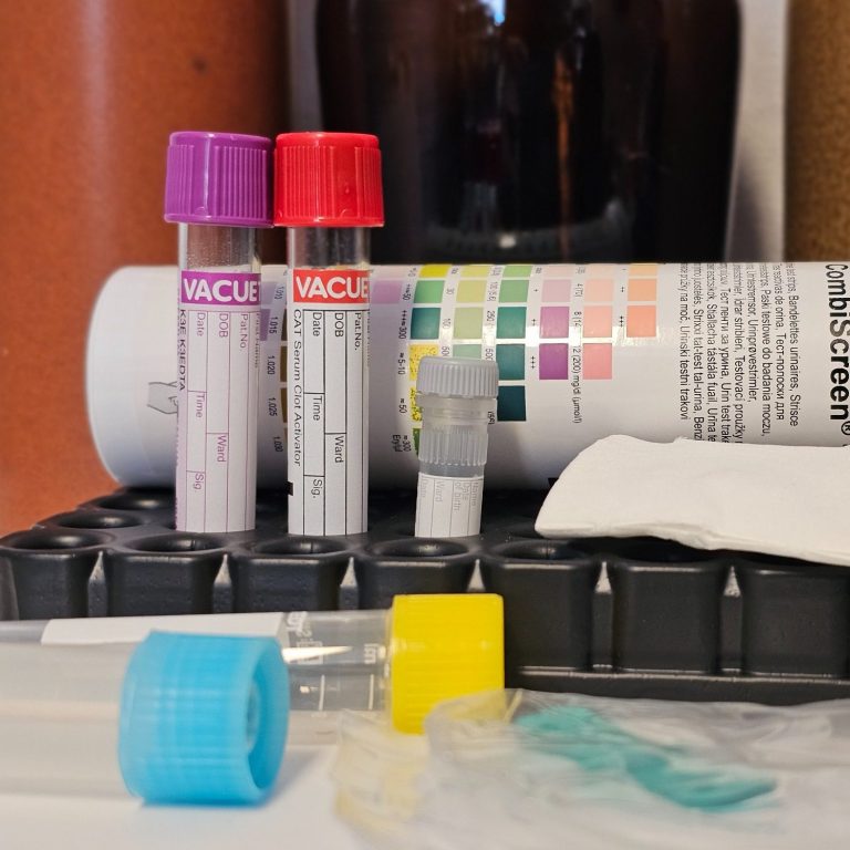 Hier sieht man Zubehör für die Blutentnahme und Labordiagnostik der - Tierheilpraxis akupunktierchen - Juliane Merkler 